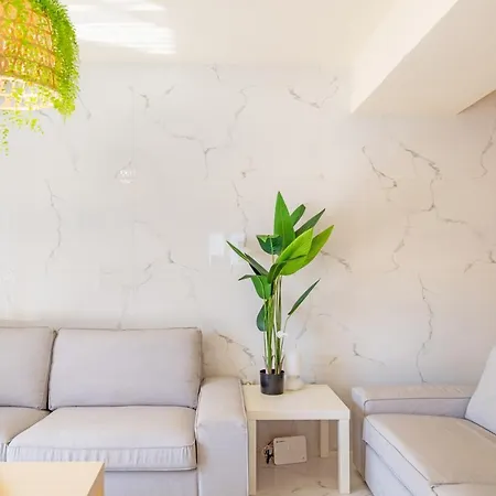 New Luxurious - 1 Minute From Elli Apartament