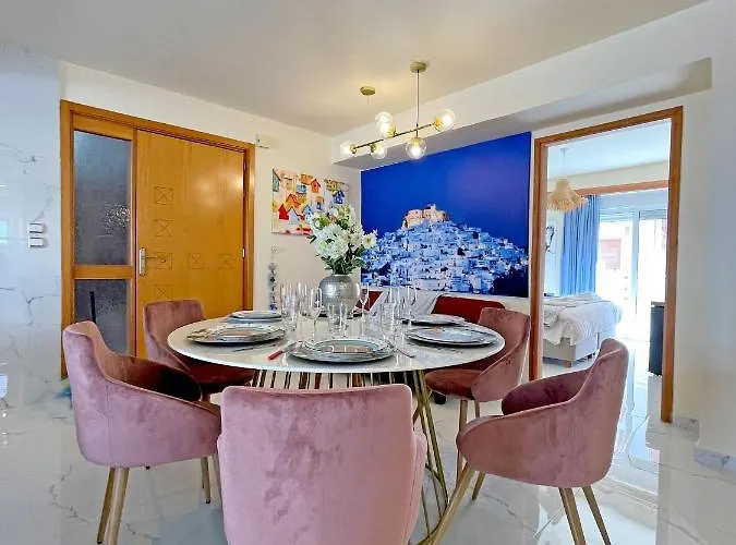 New Luxurious - 1 Minute From Elli Rhodes City