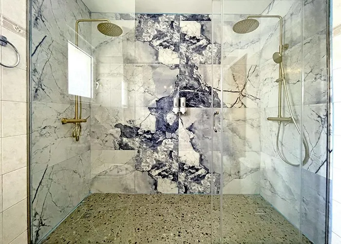 New Luxurious - 1 Minute From Elli Appartement