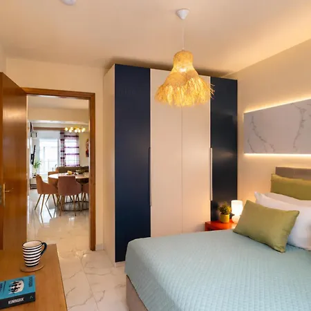 New Luxurious - 1 Minute From Elli
